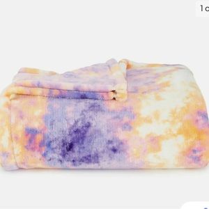 The Big one plush tie dye over sized throw blanket